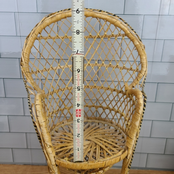 Vintage wicker chair plant stand - Picture 2 of 8